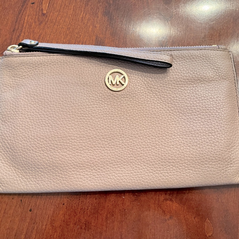 Michael kors wristlet